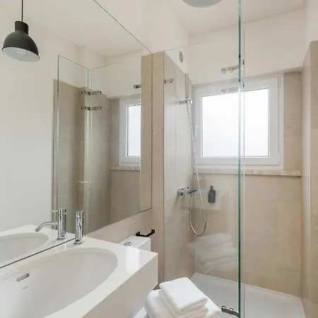 Casa Boma - Brighting With Spacious Terrace - Alvalade Iii * 리스본